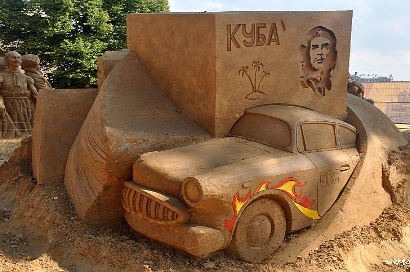 Sand Festival в России: песчаная скульптура с «Кубой» и классическим автомобилем